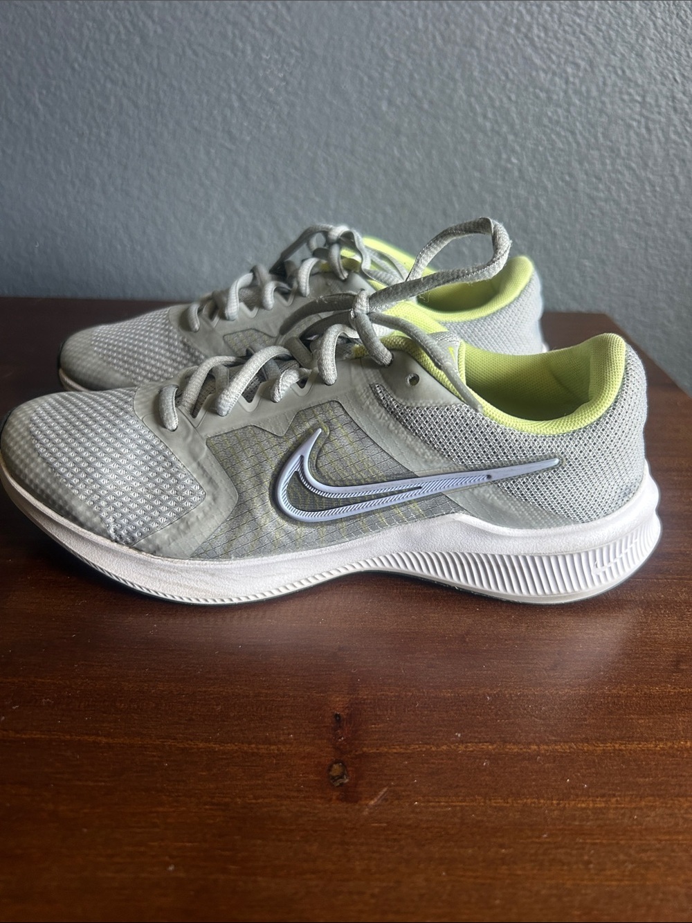 Nike Kids Light Gray Sneakers with Neon Yellow Lining